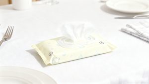 Три ключевых критерия выбора поставщика влажных салфеток для сокращения затрат и соответствия стандартам